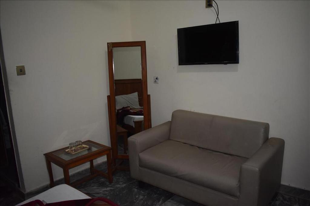 Hotel Al Hamrah Исламабад Екстериор снимка